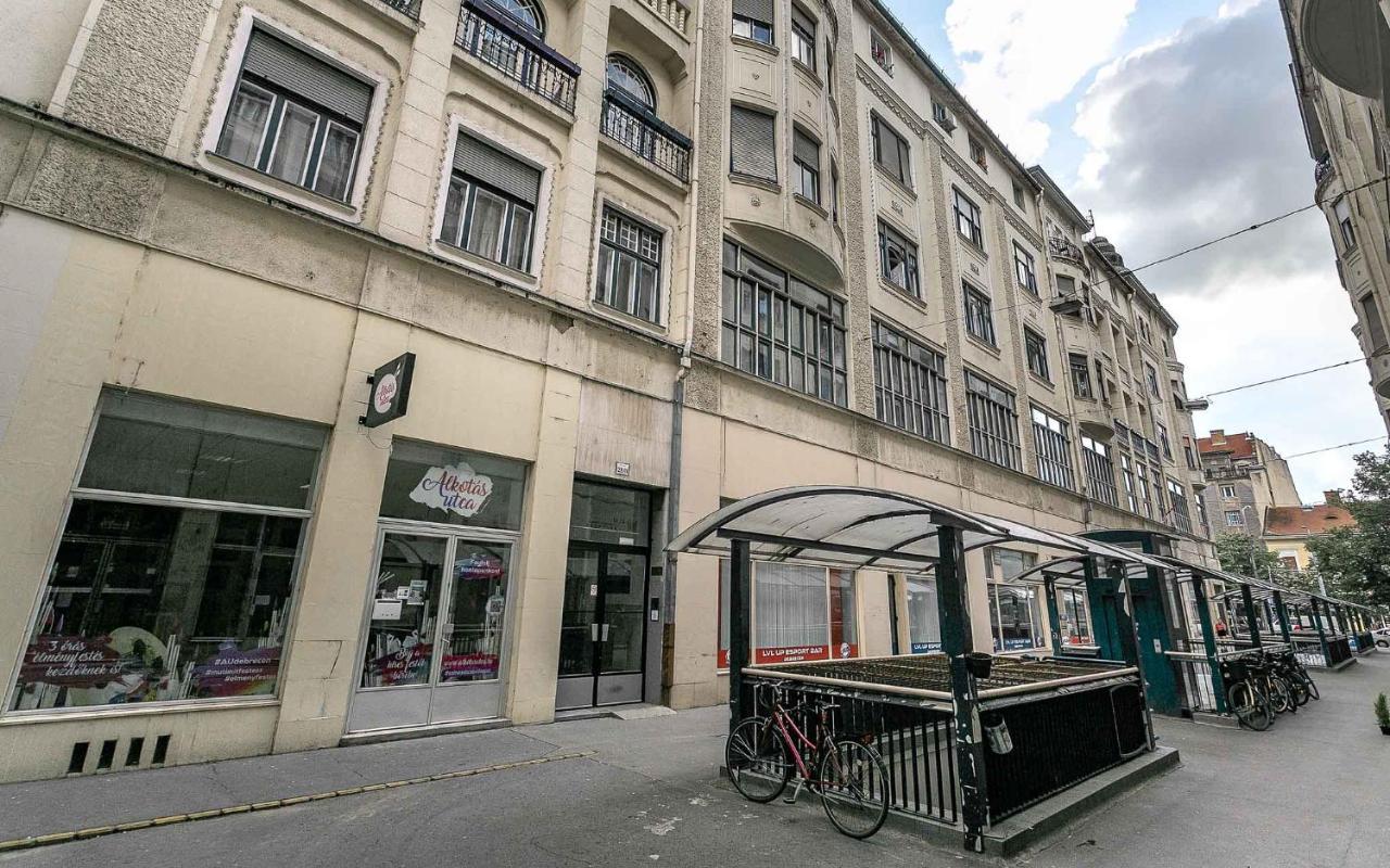 Catalog Boutique Rooms Дебрецен Экстерьер фото